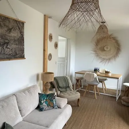 Les De Carine アパート