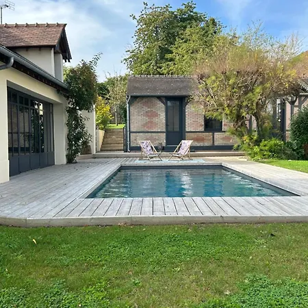 Les De Carine アパート