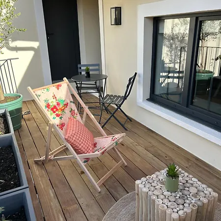 Les De Carine アパート